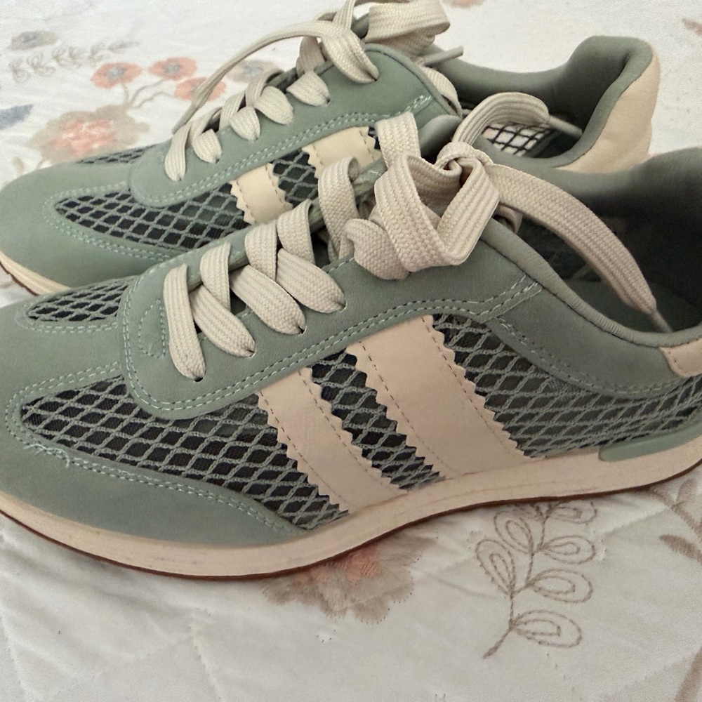 DV by Dolce Vita Mint Green and Cream Women’s Sneakers